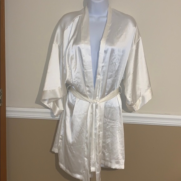 Victoria's Secret Other - Xs/sm Victoria’s Secret satin kimono robe
